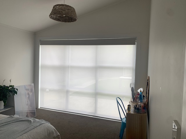 pure-white-sunscreen-blinds-northcote